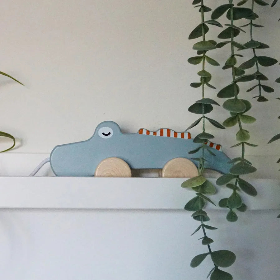 Jucărie pe roți din lemn, crocodile